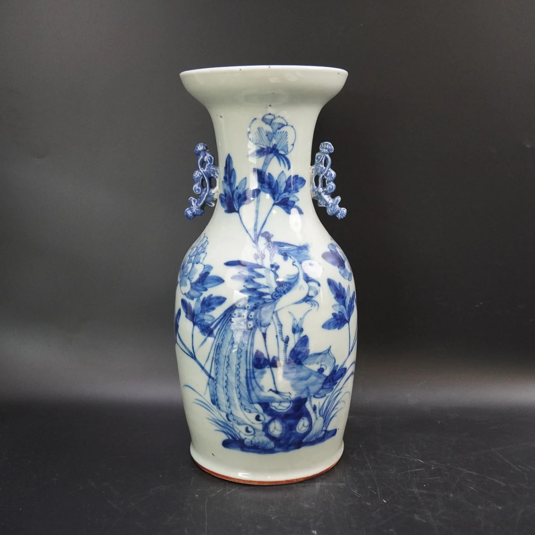 Lot.25090882清道光豆青釉青花凤穿牡丹纹赏瓶 高：约42.1cm