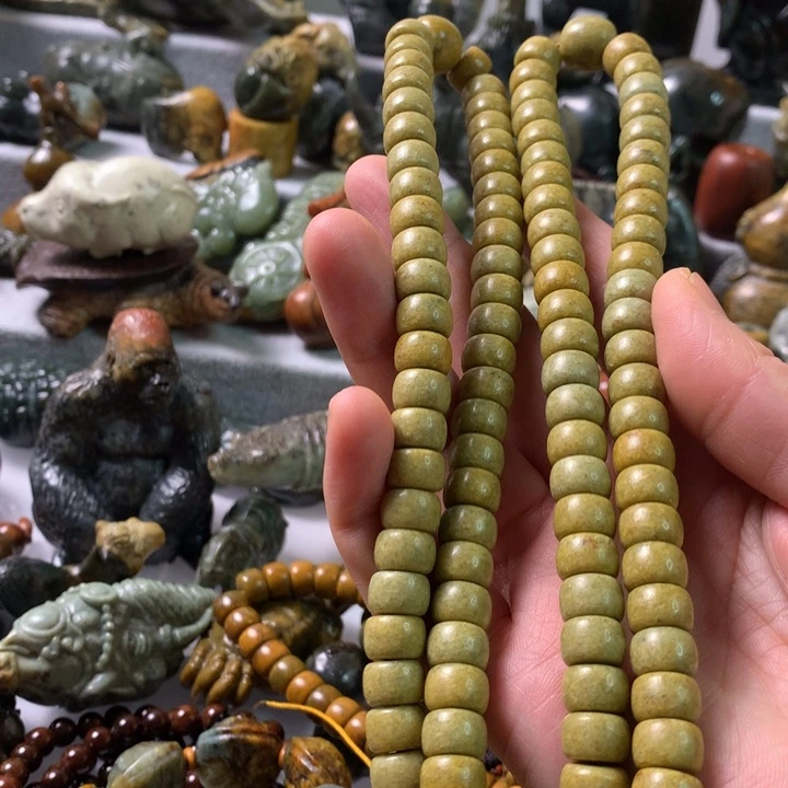 未镶嵌岫岩河磨玉（透闪石质玉）把件