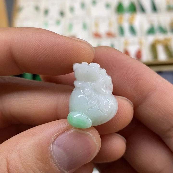 翡翠颈饰未镶嵌吊坠