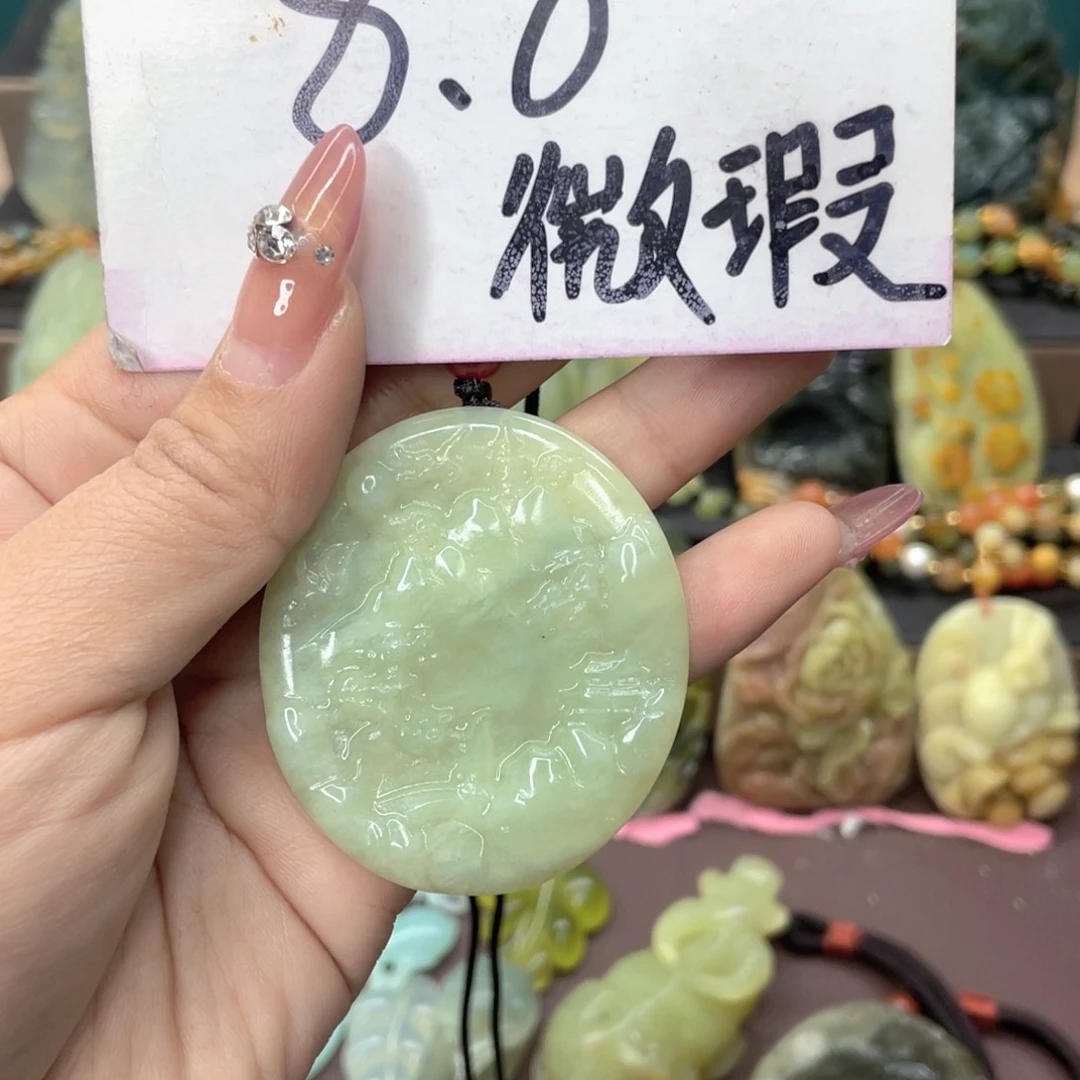 蛇纹石玉颈饰未镶嵌