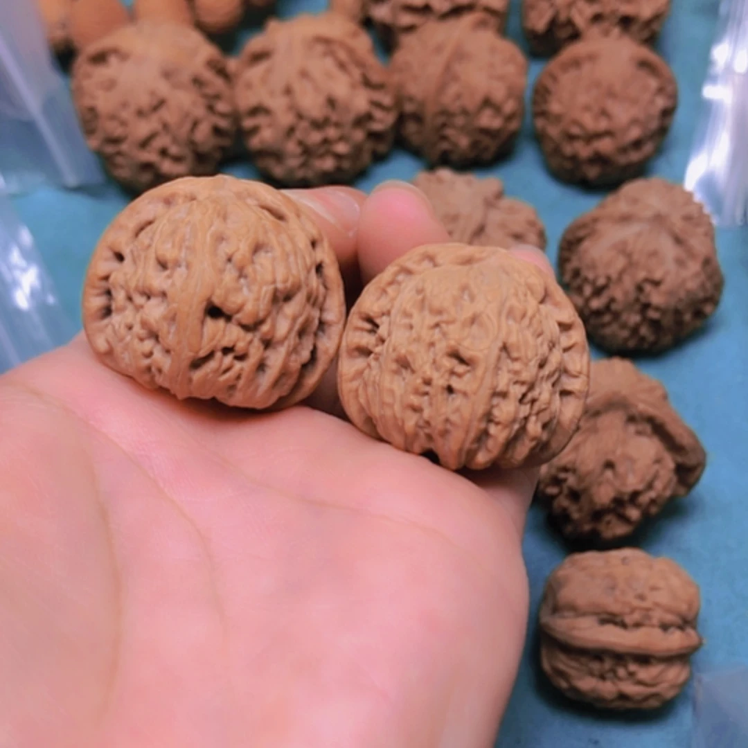 【闪购商品】摆件核桃32白狮子磕尖