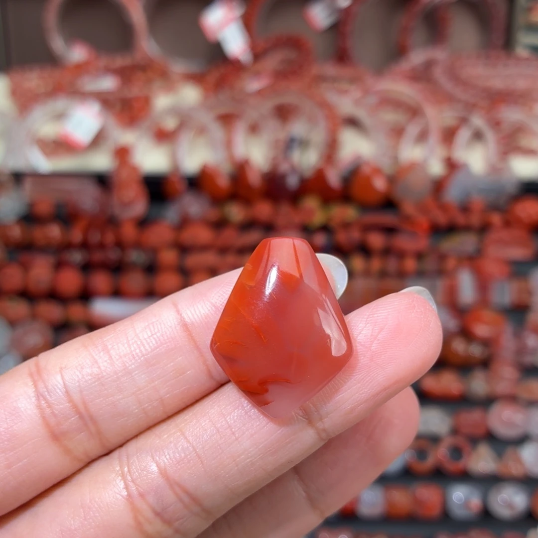 南红玛瑙未镶嵌颈饰无事牌吊坠