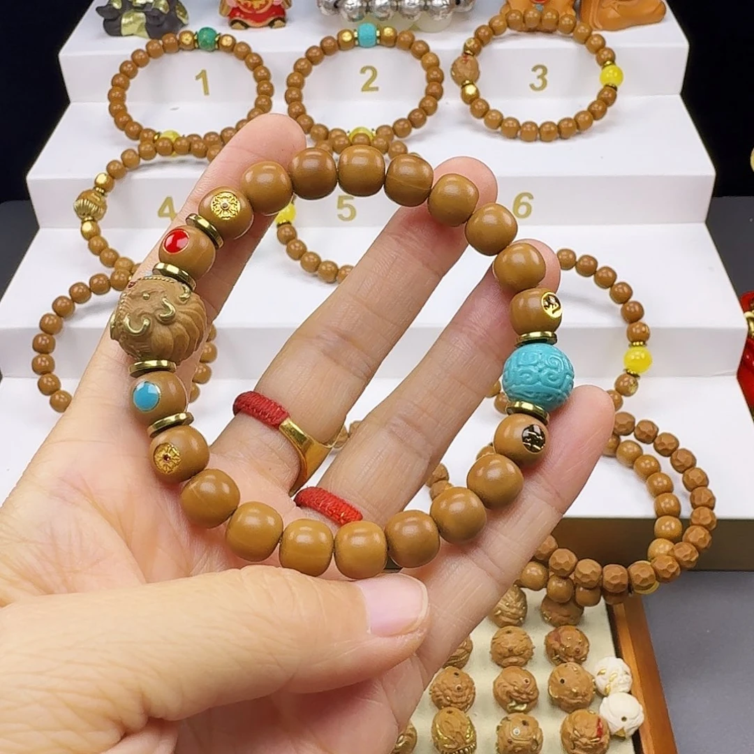 疯***哥吊坠猴头核桃猴头手串