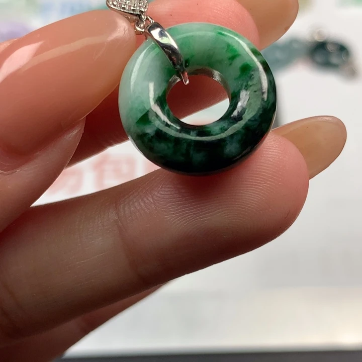 翡翠未镶嵌项圈翡翠