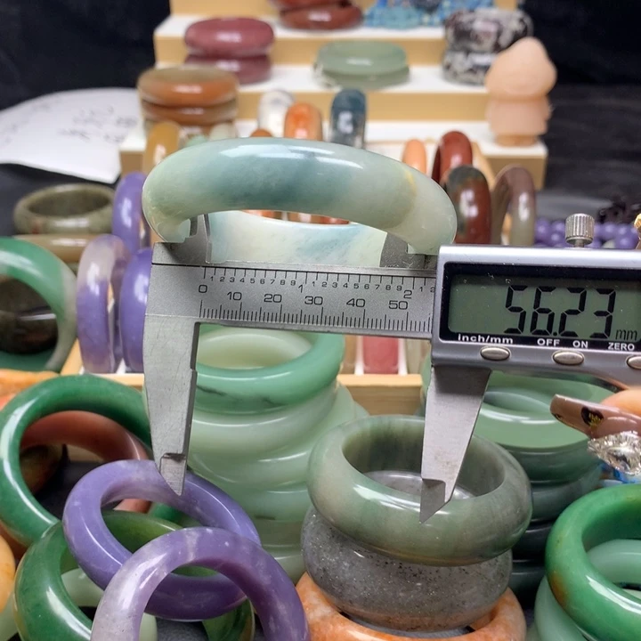 未镶嵌手镯石英质玉