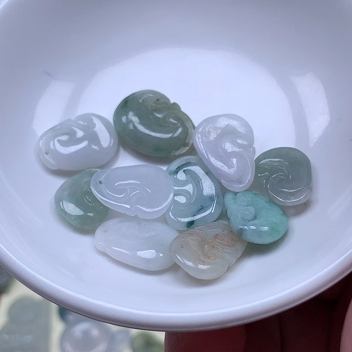 翡翠未镶嵌颈饰翡翠首饰