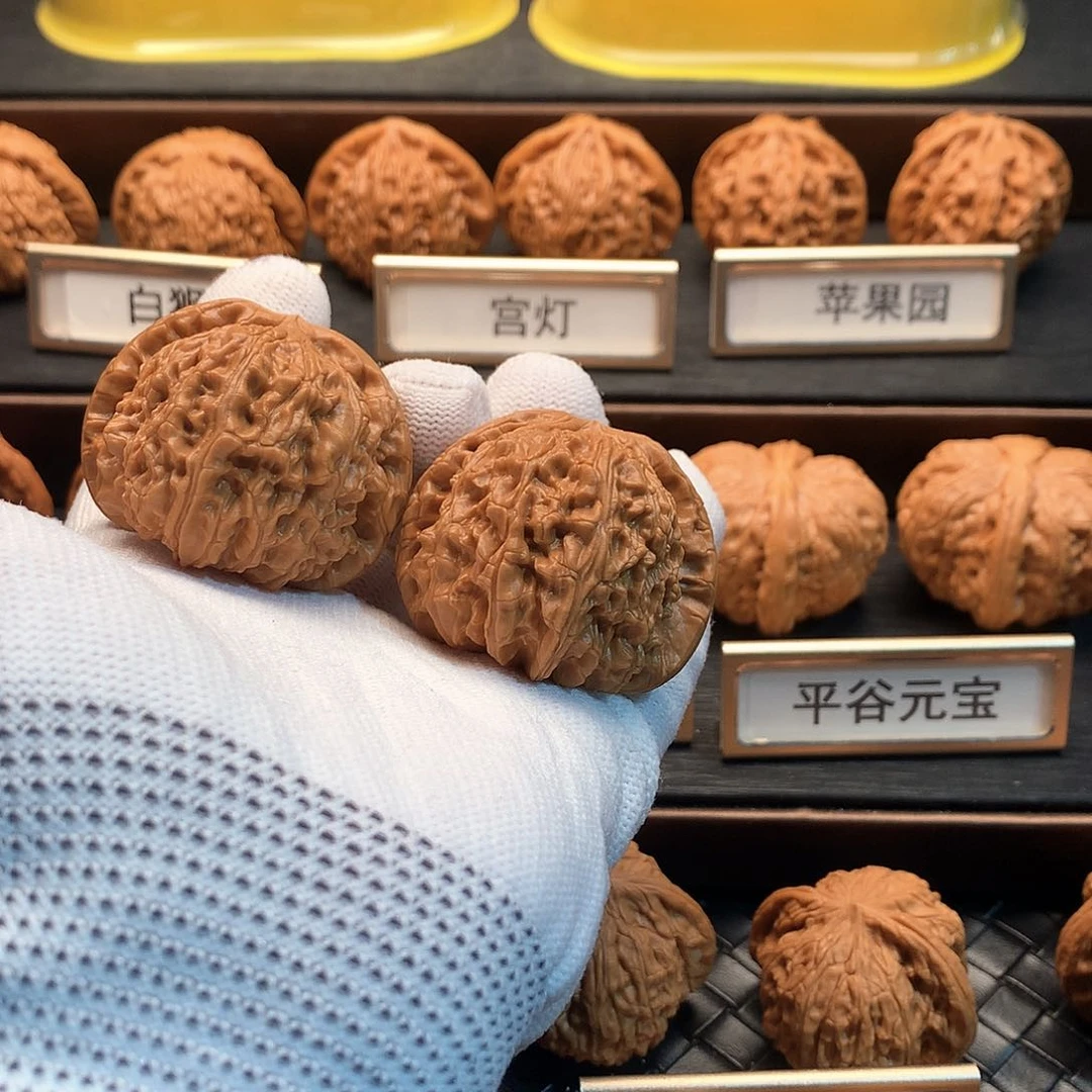 文玩核桃吊坠九****.320号白狮子43