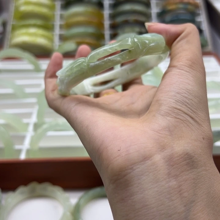 蜜***茶蛇纹石玉未镶嵌手镯