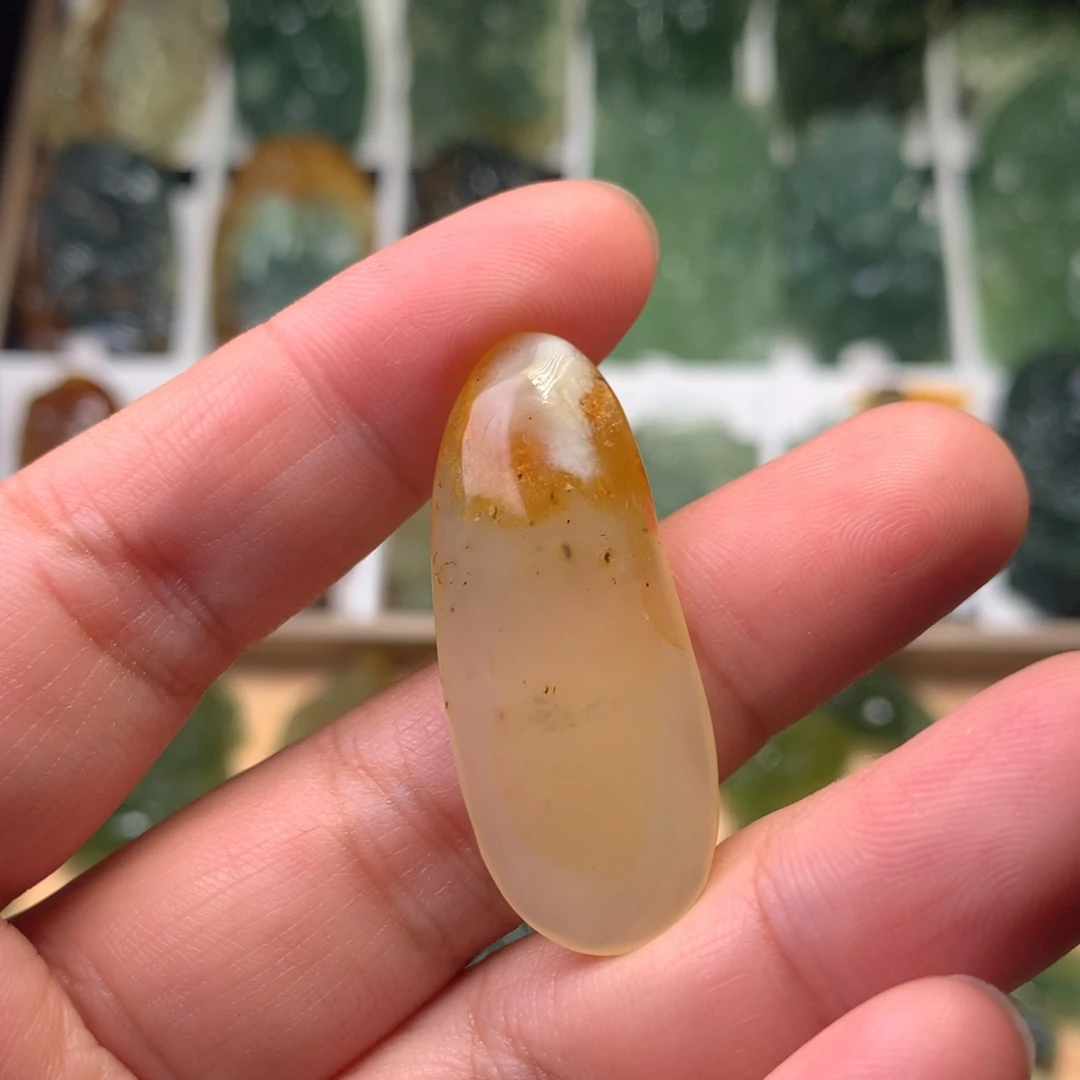 未镶嵌蛇纹石玉挂件小原石