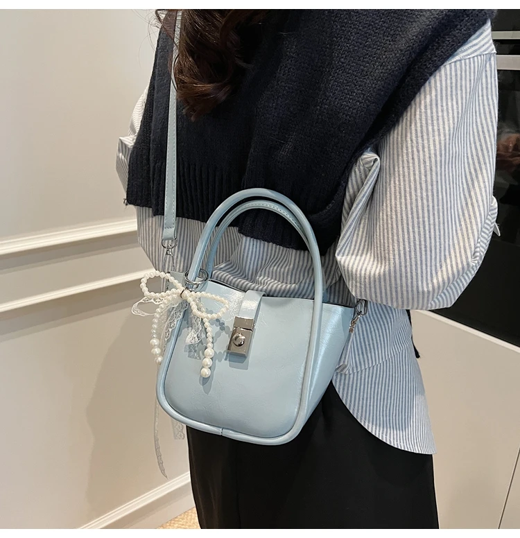 水桶包单肩斜挎小方包高级感春夏手提通勤百搭2025新款