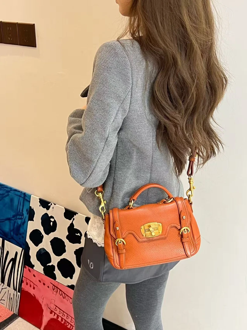 95新 MIU MIU/缪缪 橘色mini小邮差/斜挎包