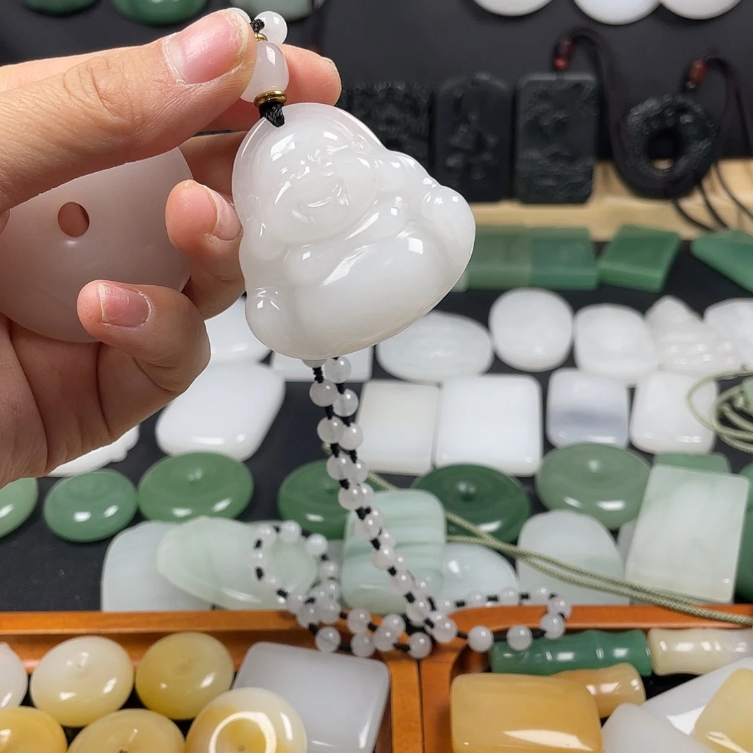 羊***哥石英质玉（金丝玉）未镶嵌颈饰