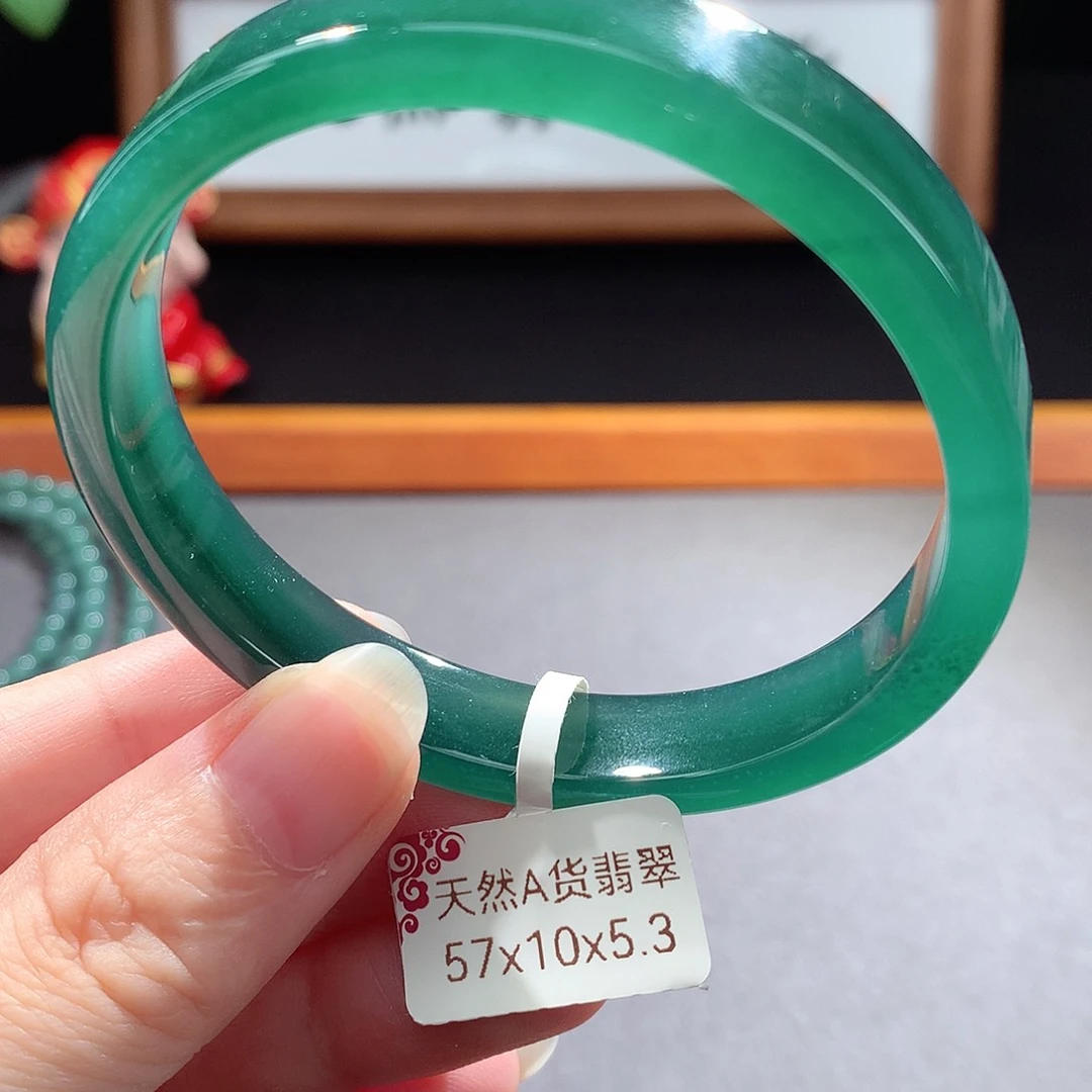 未镶嵌手镯（圆镯）翡翠