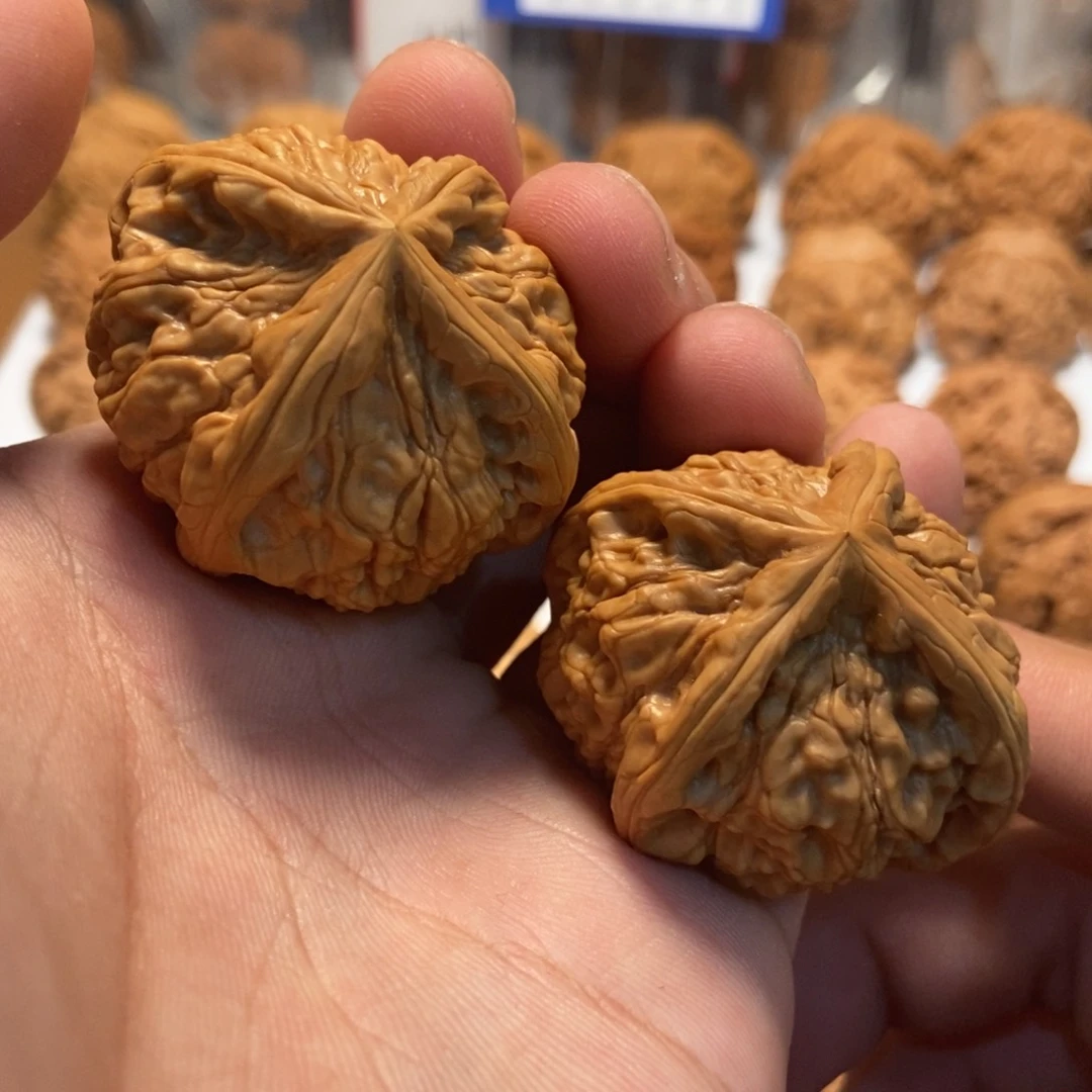 文玩核桃吊坠玉玺四棱。3