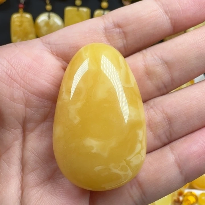 蜜蜡未镶嵌珠宝奇石