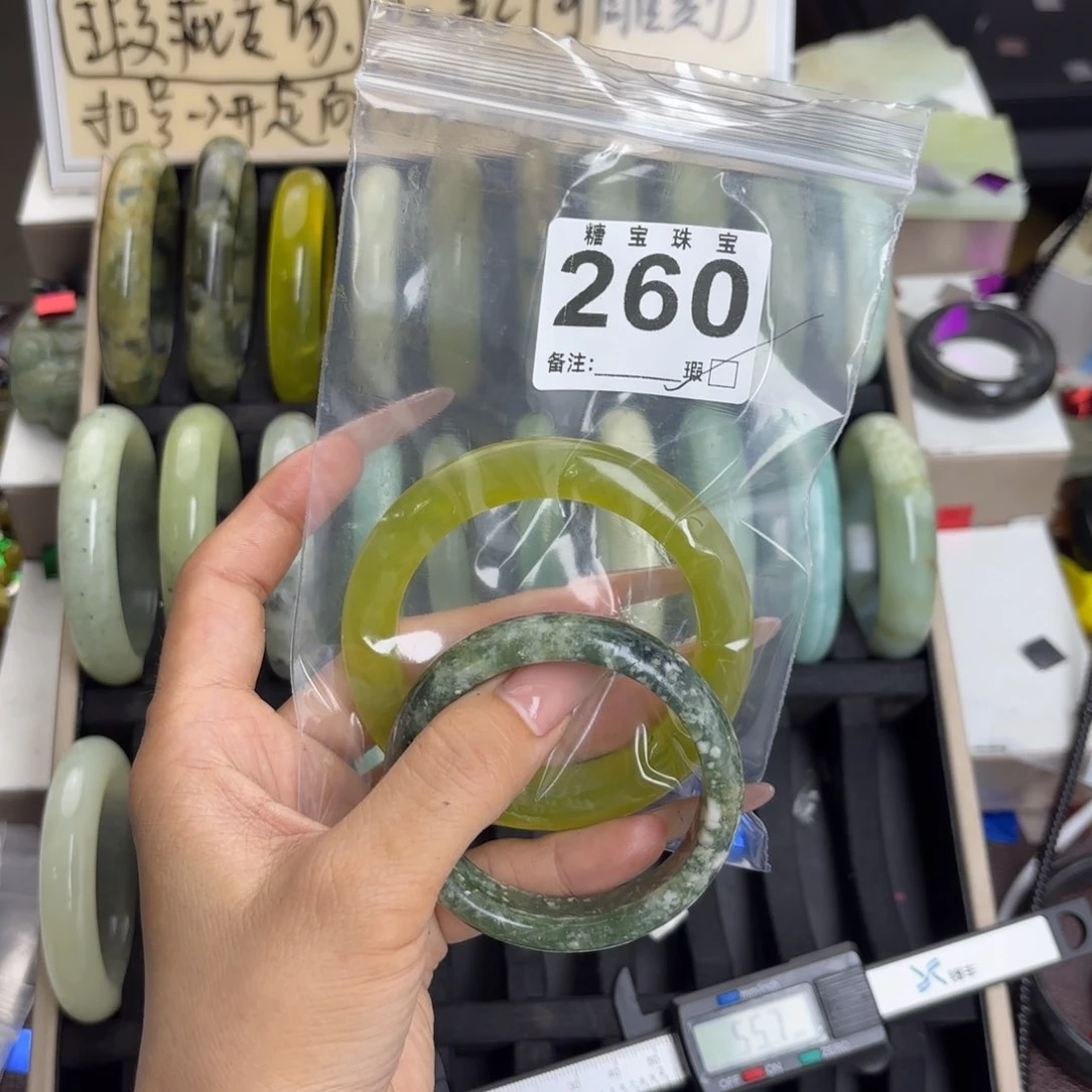 未镶嵌蛇纹石玉手镯喵**咪