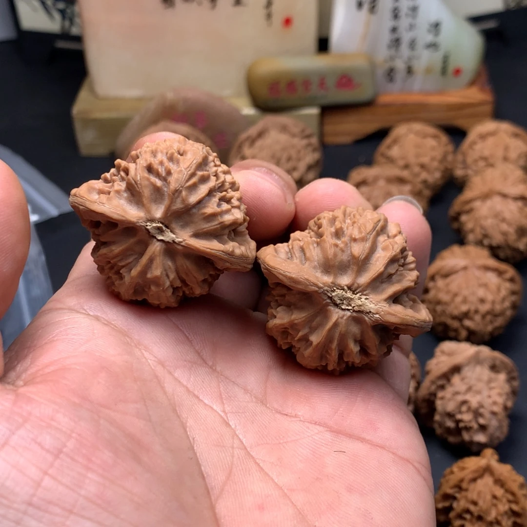 玉***尝文玩核桃把件宫灯