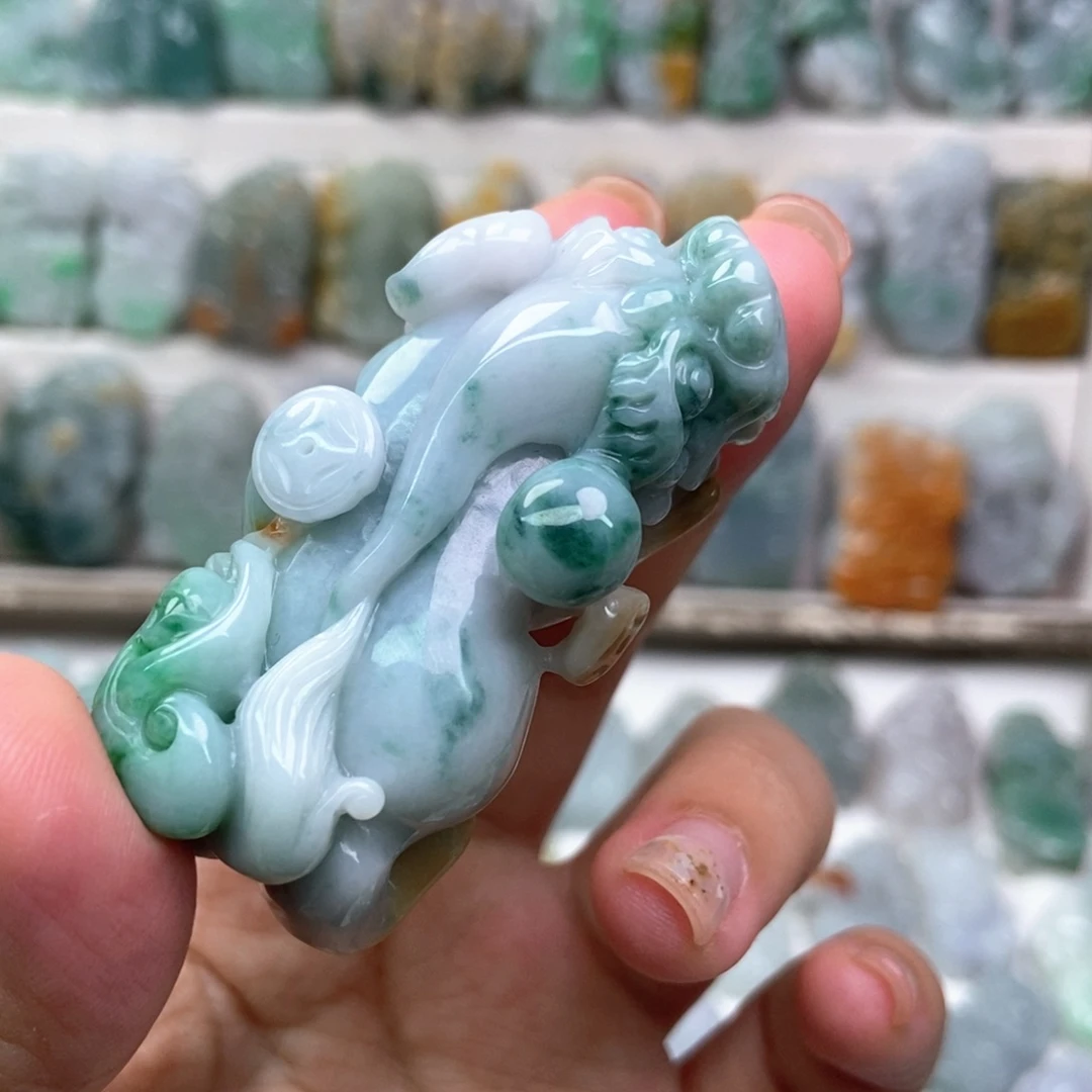 翡翠未镶嵌吊坠(赠链)