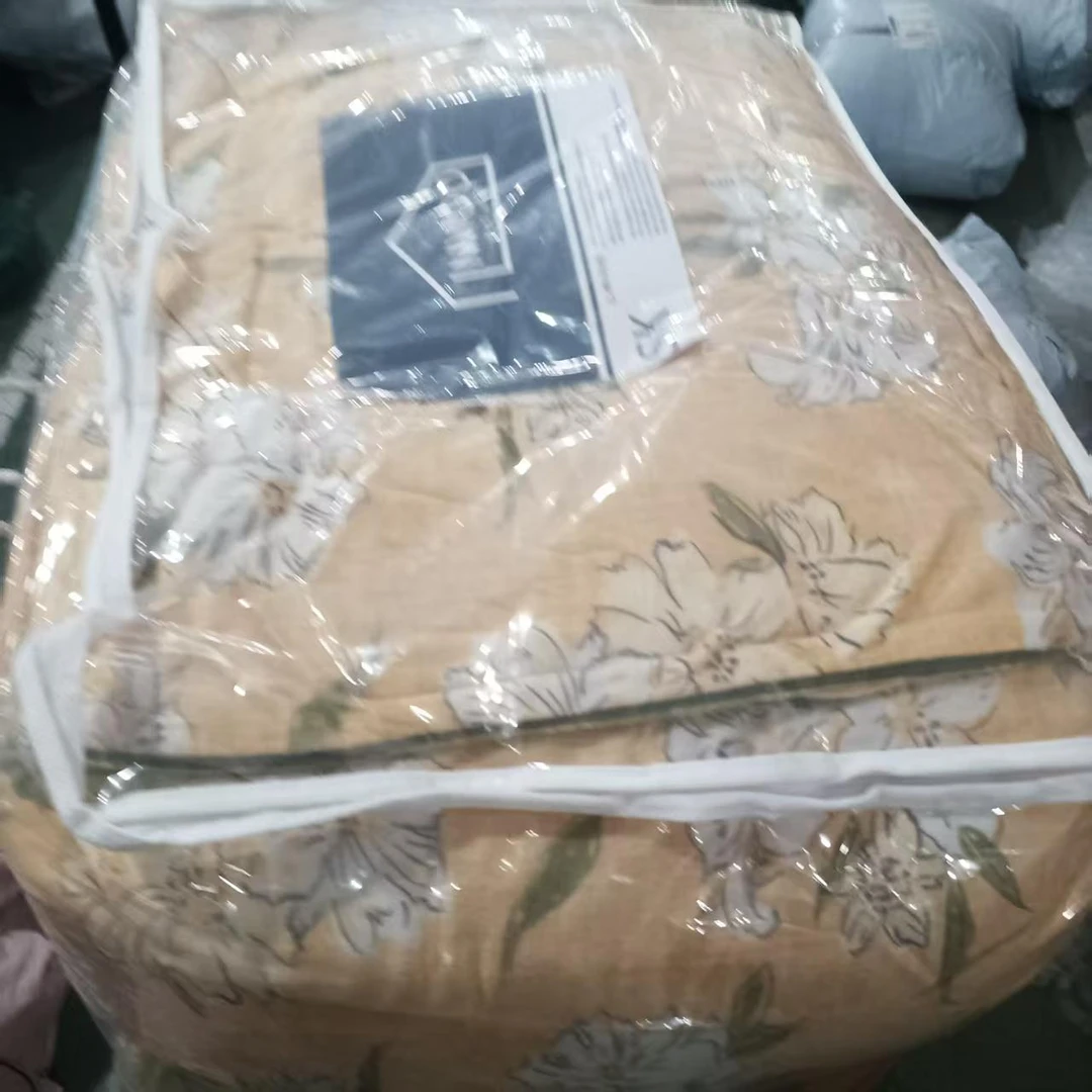 米黄色花花牛奶绒被子160*210起 发1 床