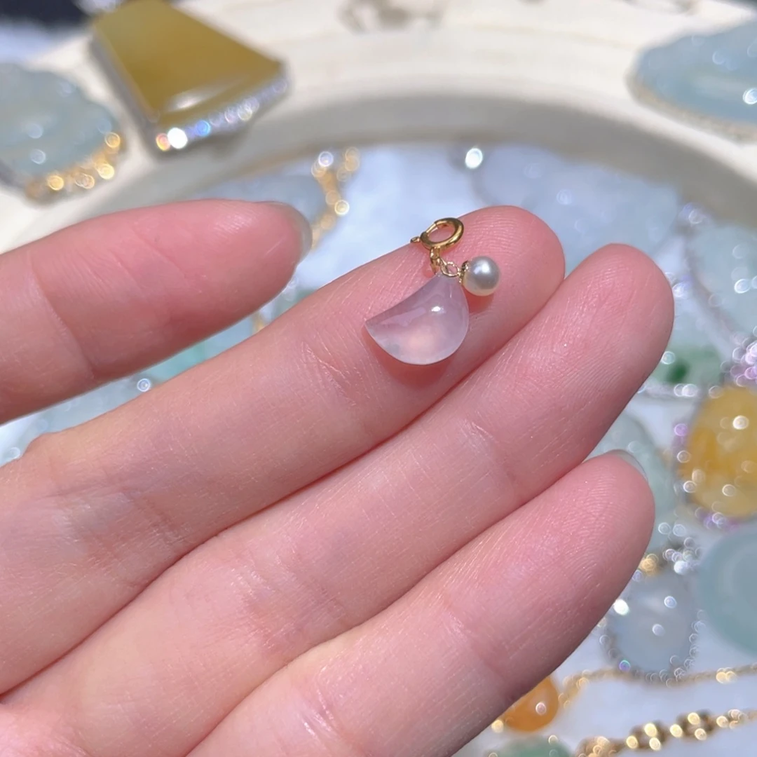 翡翠颈饰18K金镶嵌翡翠