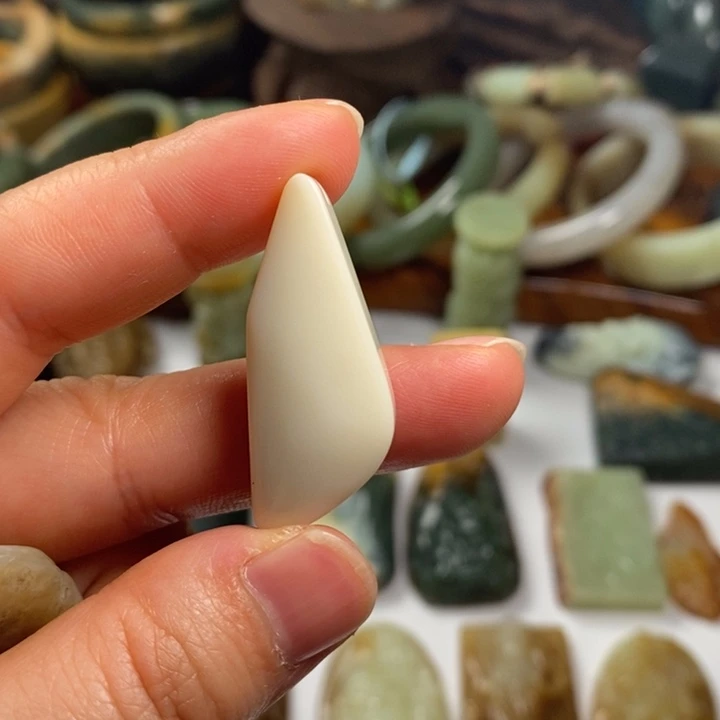 岫岩河磨玉（透闪石质玉）未镶嵌颈饰