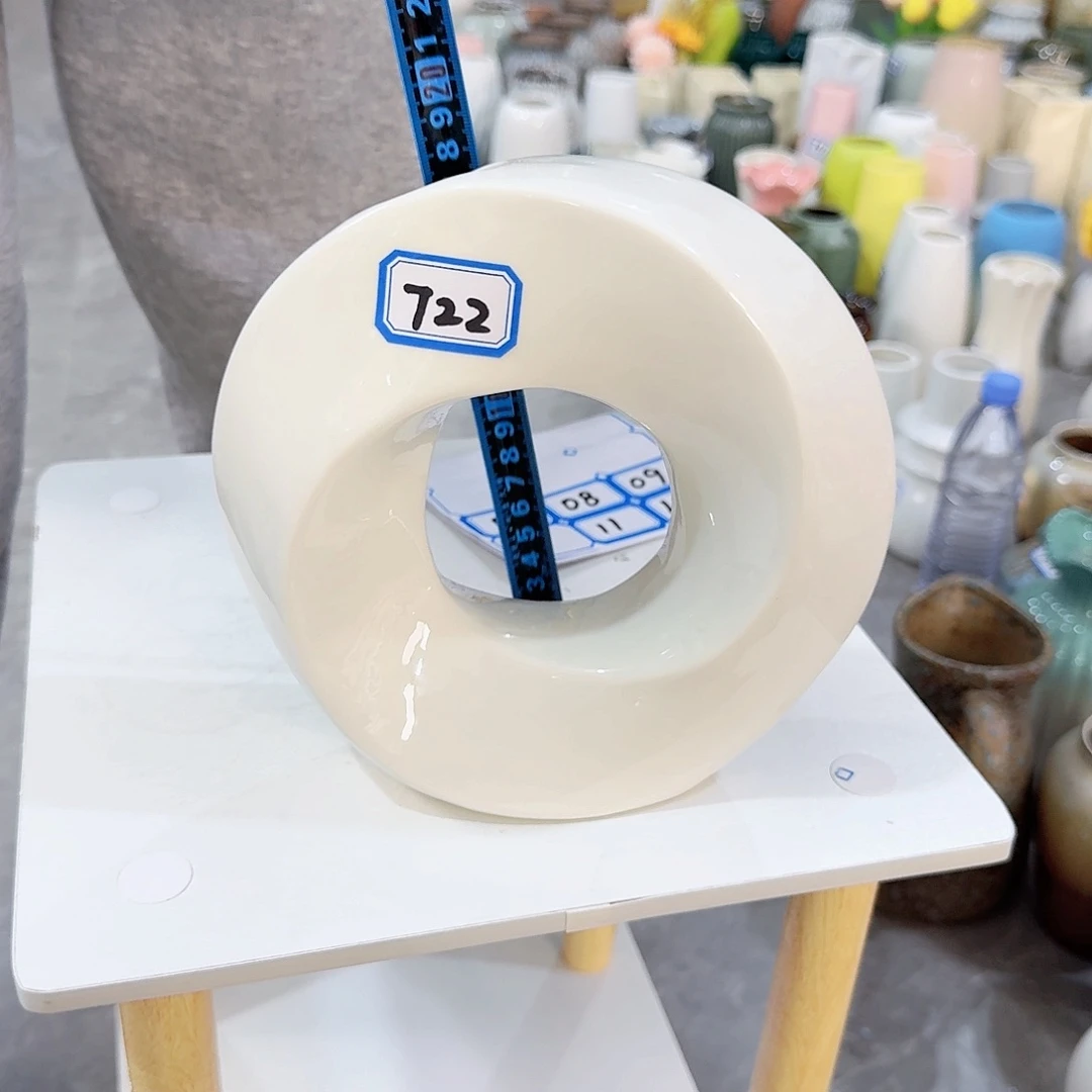 722号陶瓷高20厘米瑕疵一个