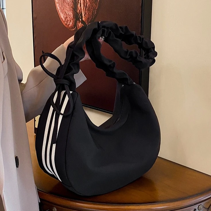 韩系纯色饺子包包女斜挎包设计感小众潮牌休闲慵懒风三道杠云朵包