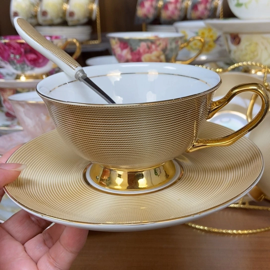 摆件金色条纹一杯一碟一勺快递装（拍两套送杯架）