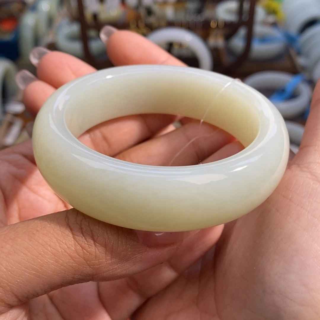 和田玉未镶嵌手镯