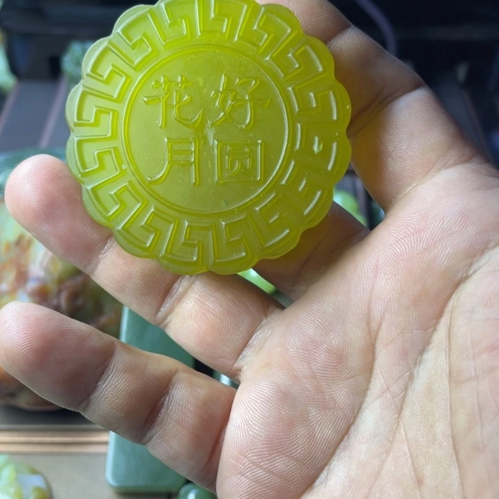 未镶嵌岫岩老玉（透闪石质玉）挂件