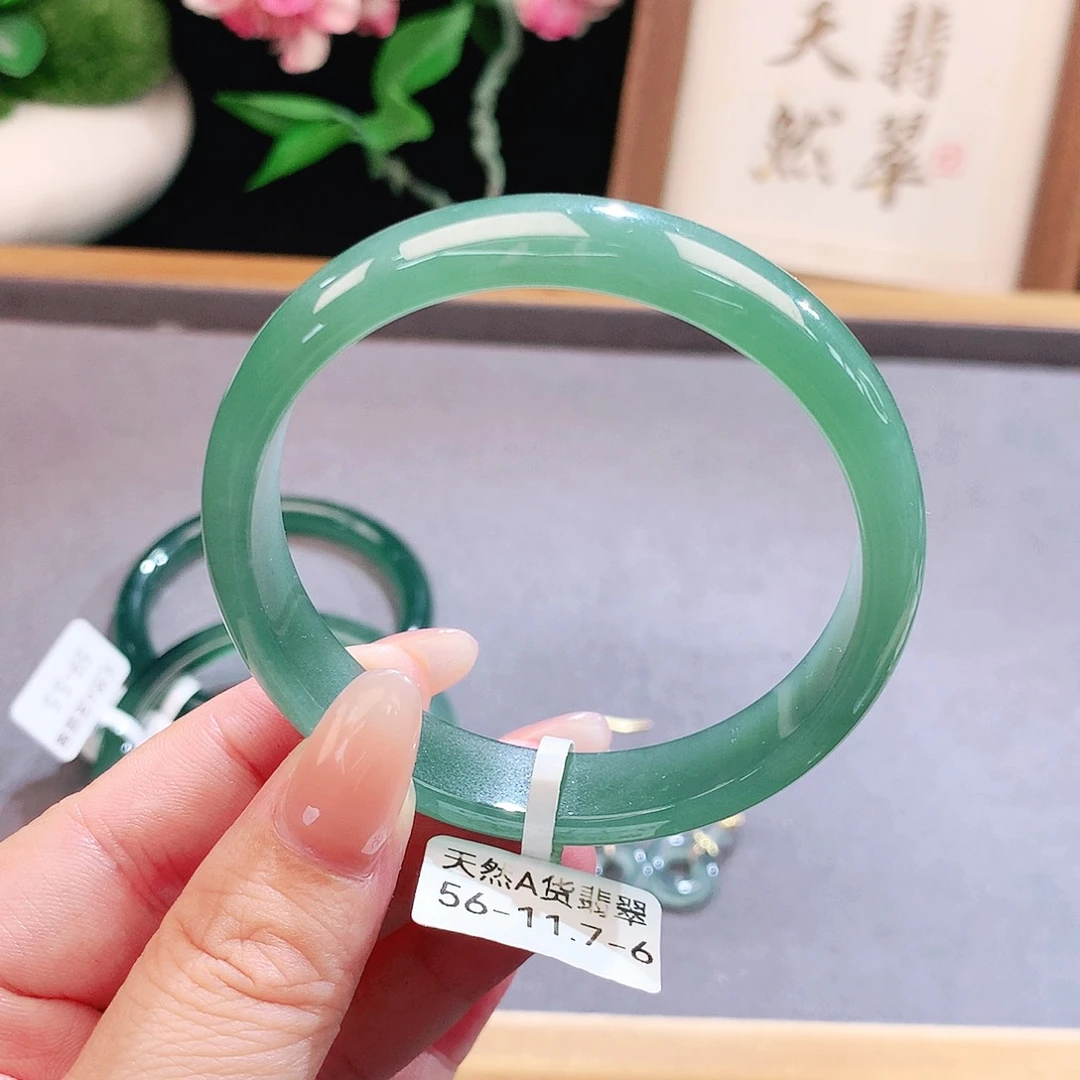 未镶嵌手镯（圆镯）翡翠