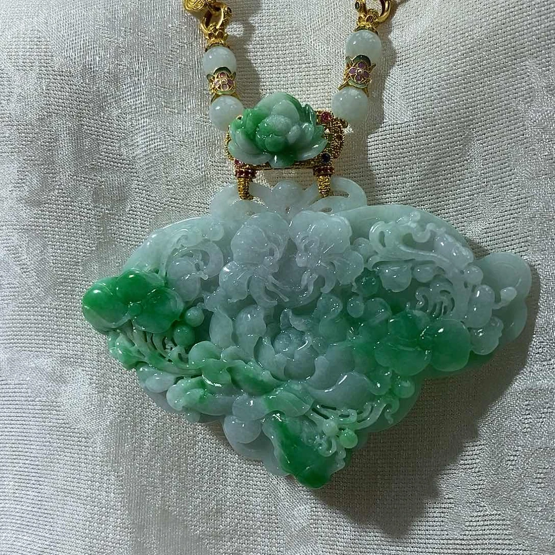 翡翠未镶嵌颈饰吊坠