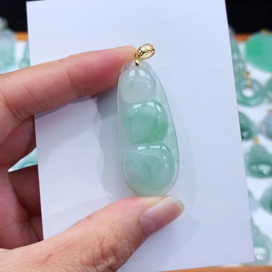 颈饰18K金镶嵌翡翠翡翠吊坠