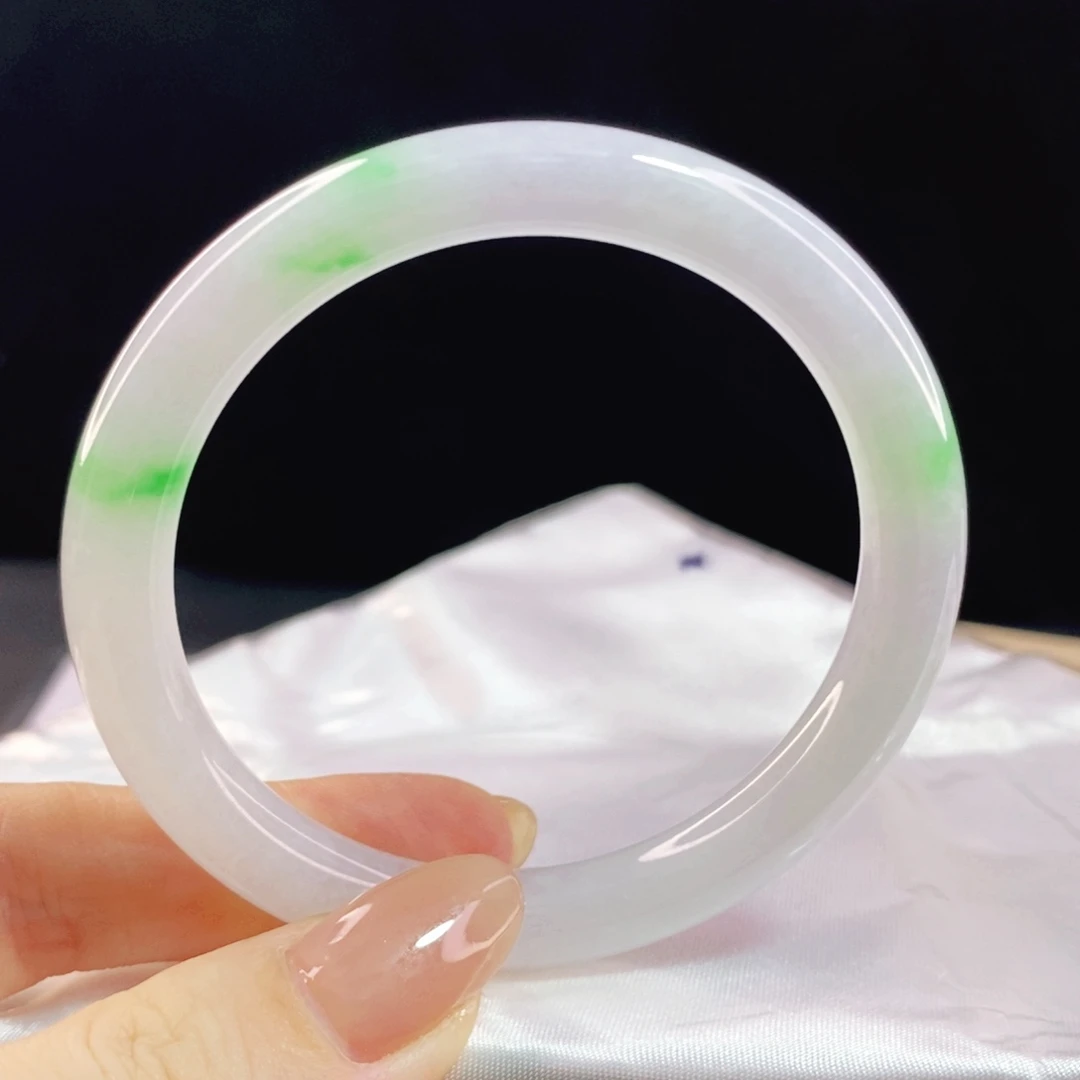 翡翠手镯未镶嵌56圆镯