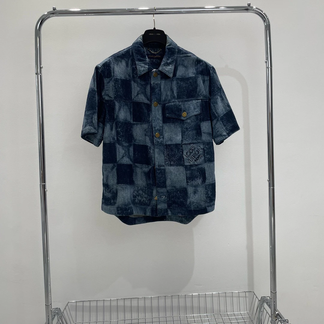 99新 LouisVuitton/路易威登 棋盘格logo短袖衬衫 尺码m yy00043