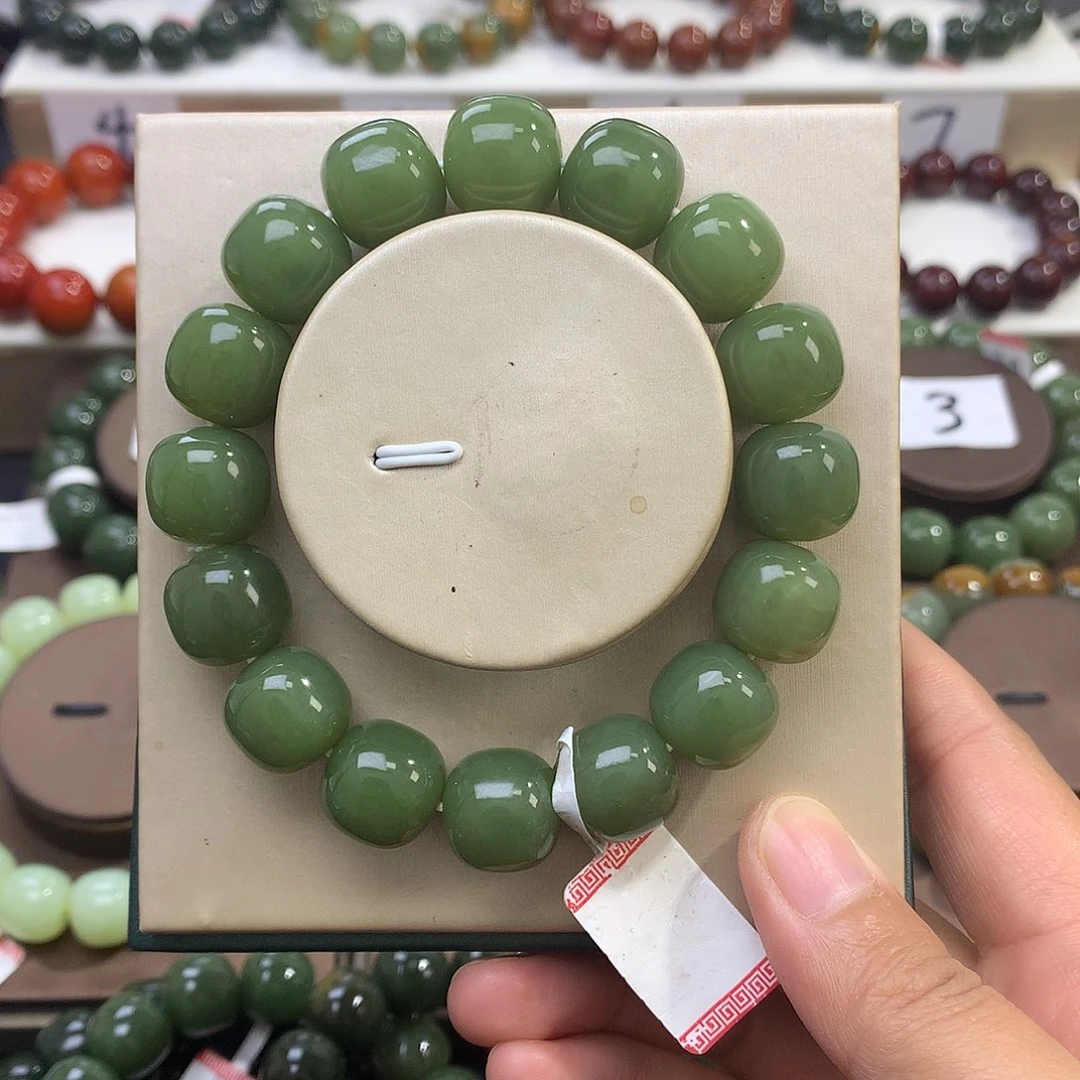 阳***，未镶嵌手链和田玉