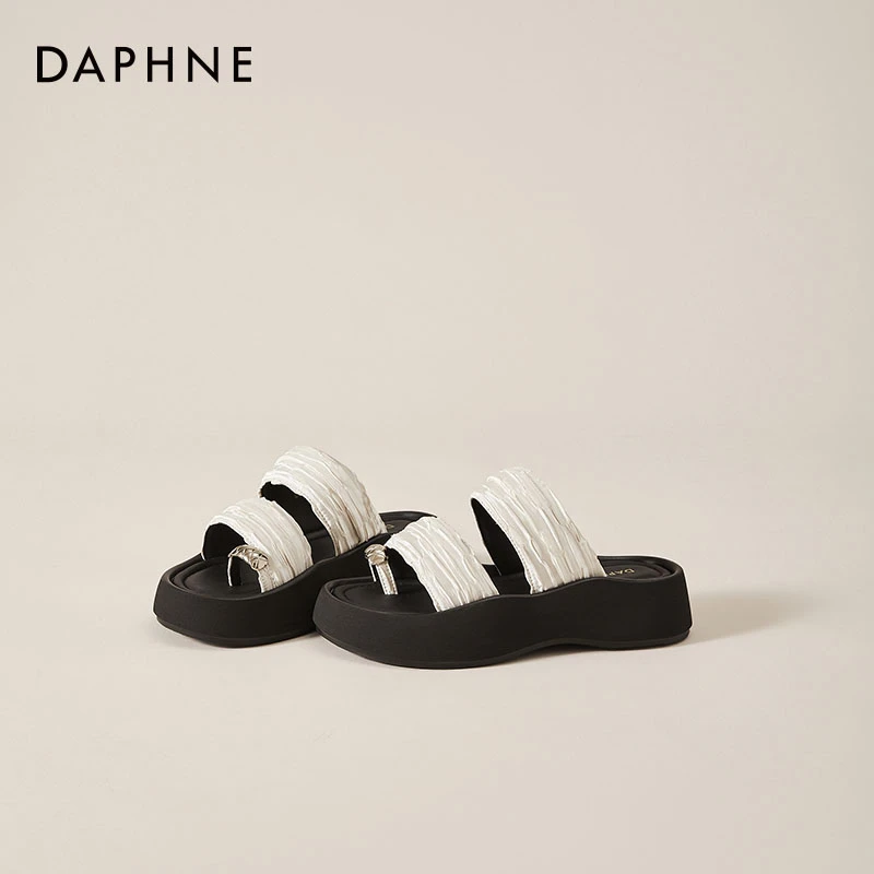 达芙妮简约厚底一字拖女夏季新款套趾松糕舒适透气踩屎感沙滩拖鞋