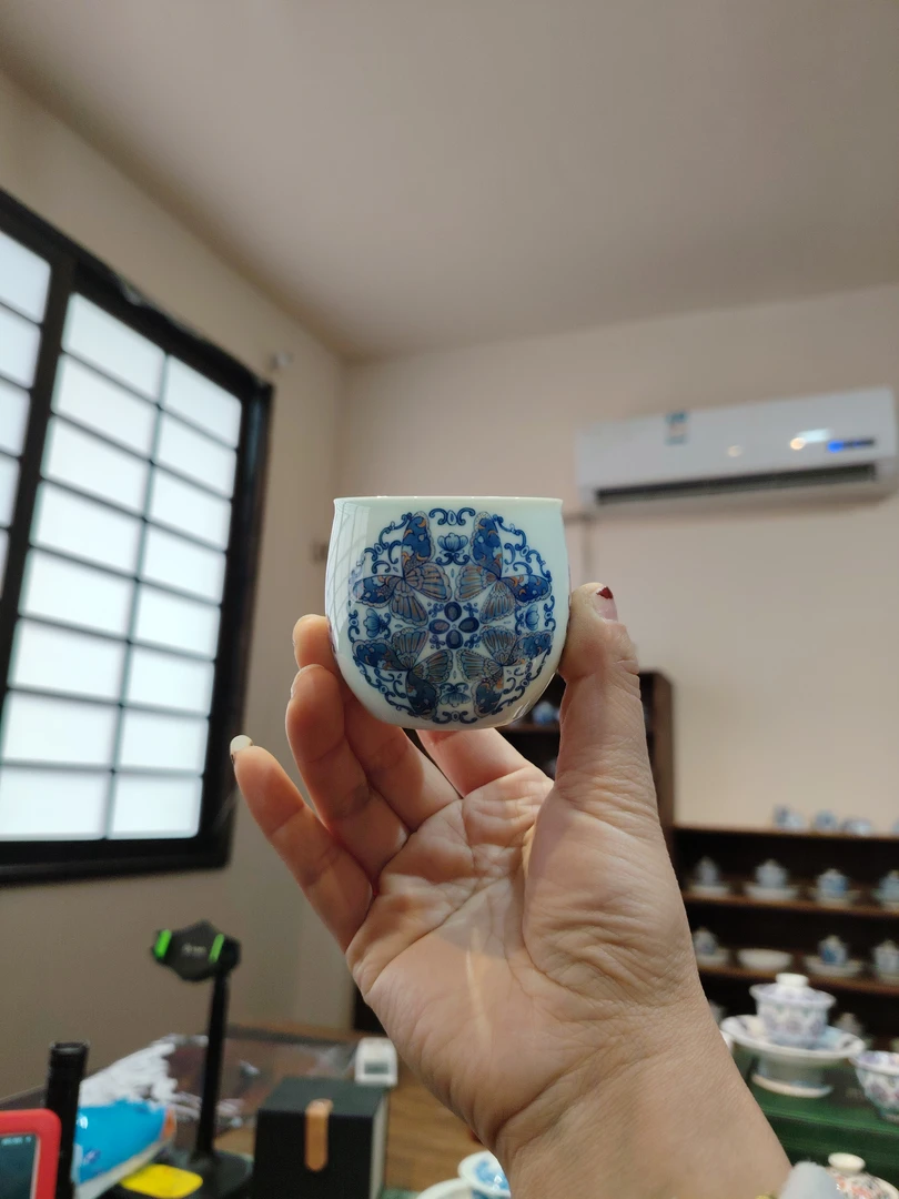 w冉月观隐青花描金团蝶主人杯