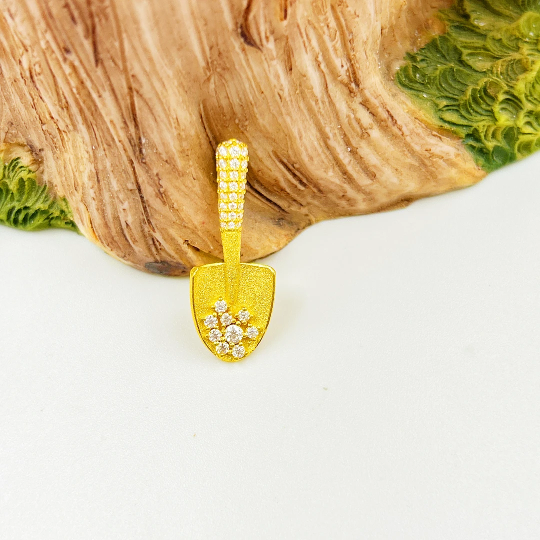 足金999镶嵌爆闪金铲吊坠 5G工艺黄金按克卖 A1