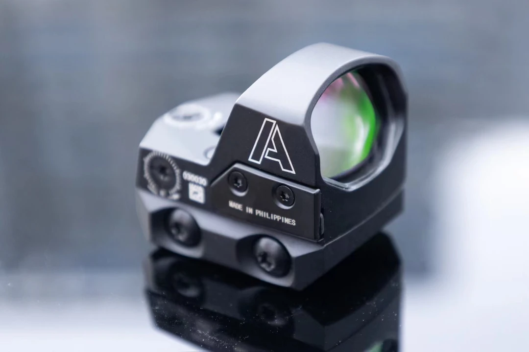 阿梅里格洛红点镜望远镜高清透光抗震适用于全息取景对焦望远