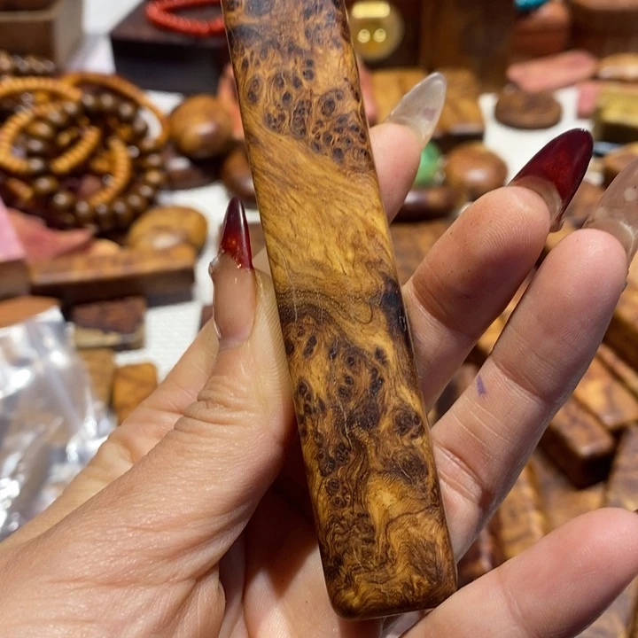 刺猬紫檀（非洲黄花梨）夜***人