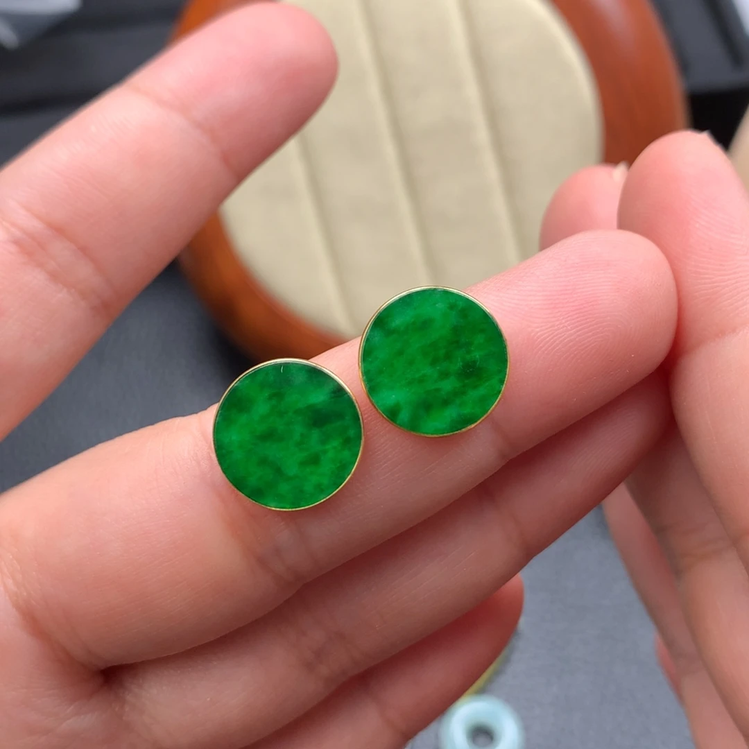 18K金镶嵌翡翠耳饰翡翠