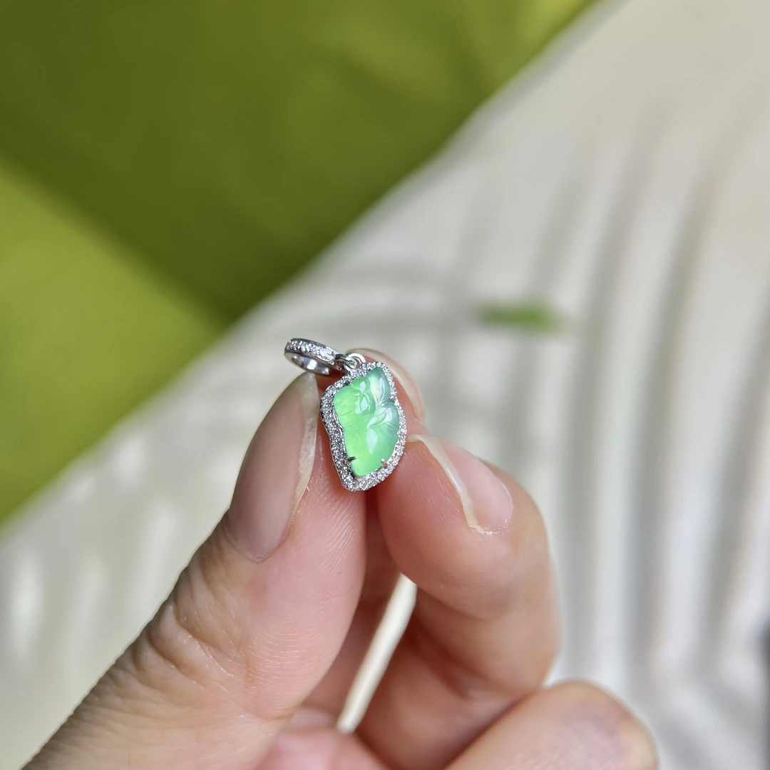 天然A货翡翠高冰种仙子吊坠18k金南非真钻镶嵌项链时尚气质款