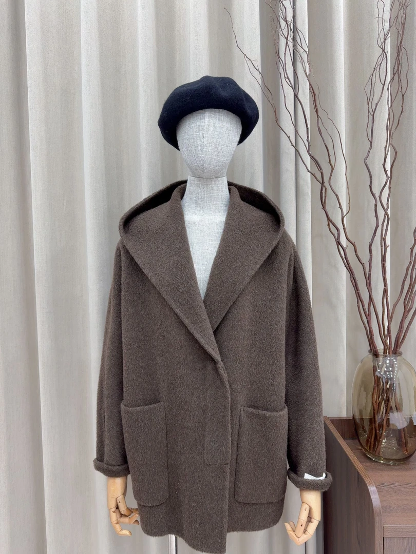 咖啡色长毛连帽秋冬女加厚骆驼绒外套中长款