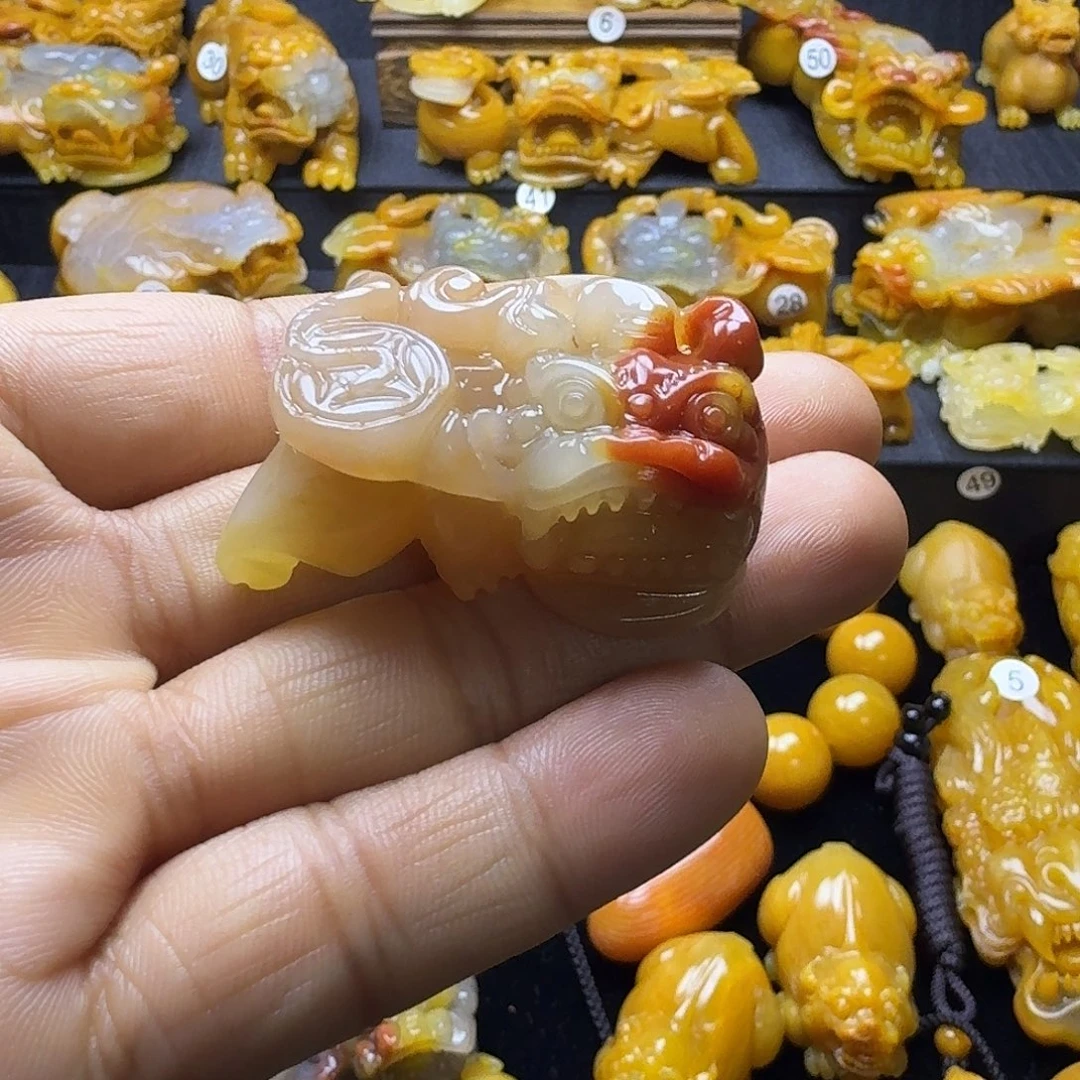 石英质玉（黄龙玉）未镶嵌颈饰