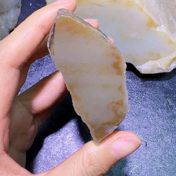 未镶嵌和田玉（糖玉）珠宝半成品