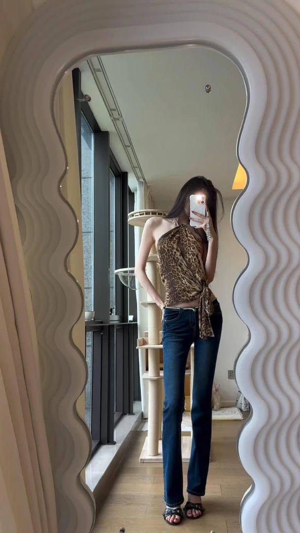 2025夏季复古辣妹风豹纹印花钻链挂脖系带露肩上衣修身显瘦长裤女