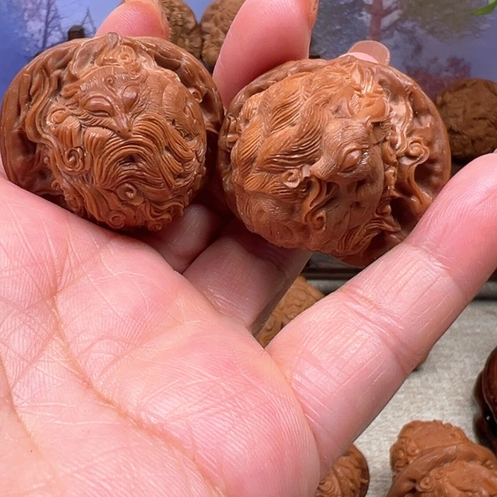 核桃把件磨盘核桃雕刻九尾狐仙