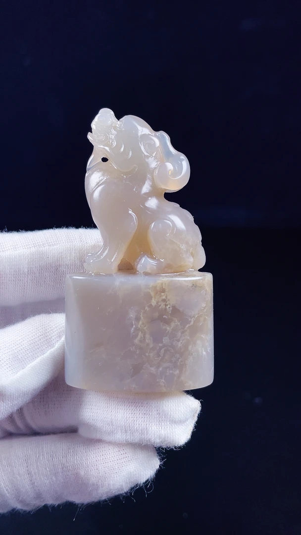 寿山牛角冻獒龙印石