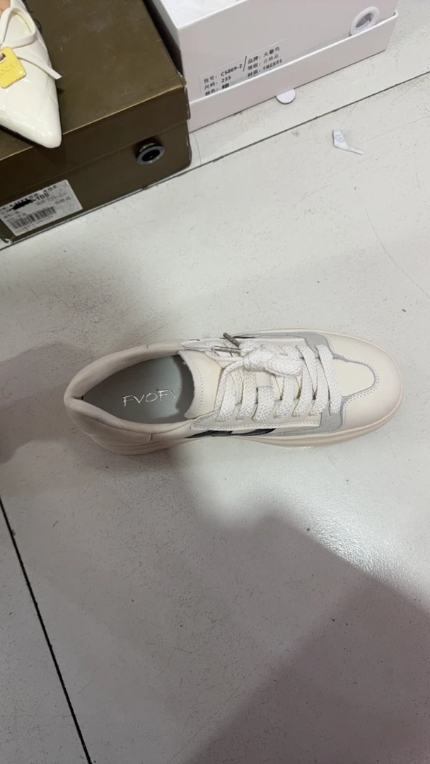 586921 百搭真皮单鞋